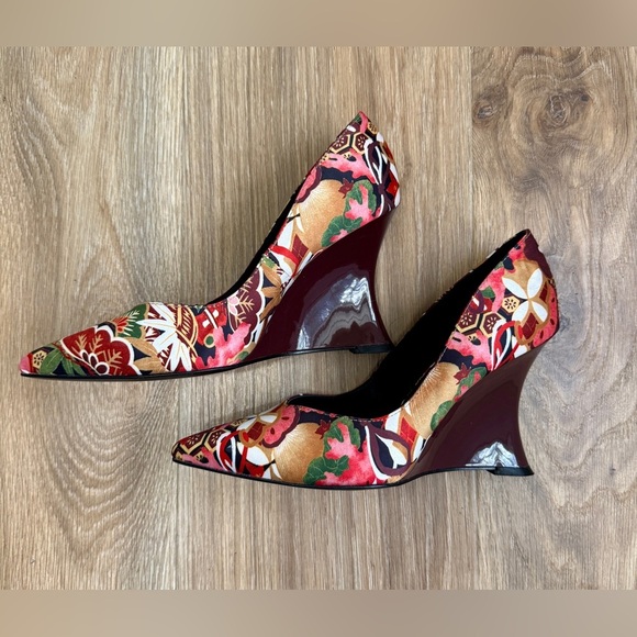 NATORI BLACK PINK FLORAL POINTED WEDGE PUMPS SIZE 9M MSRP $245 NWOB - Picture 7 of 7